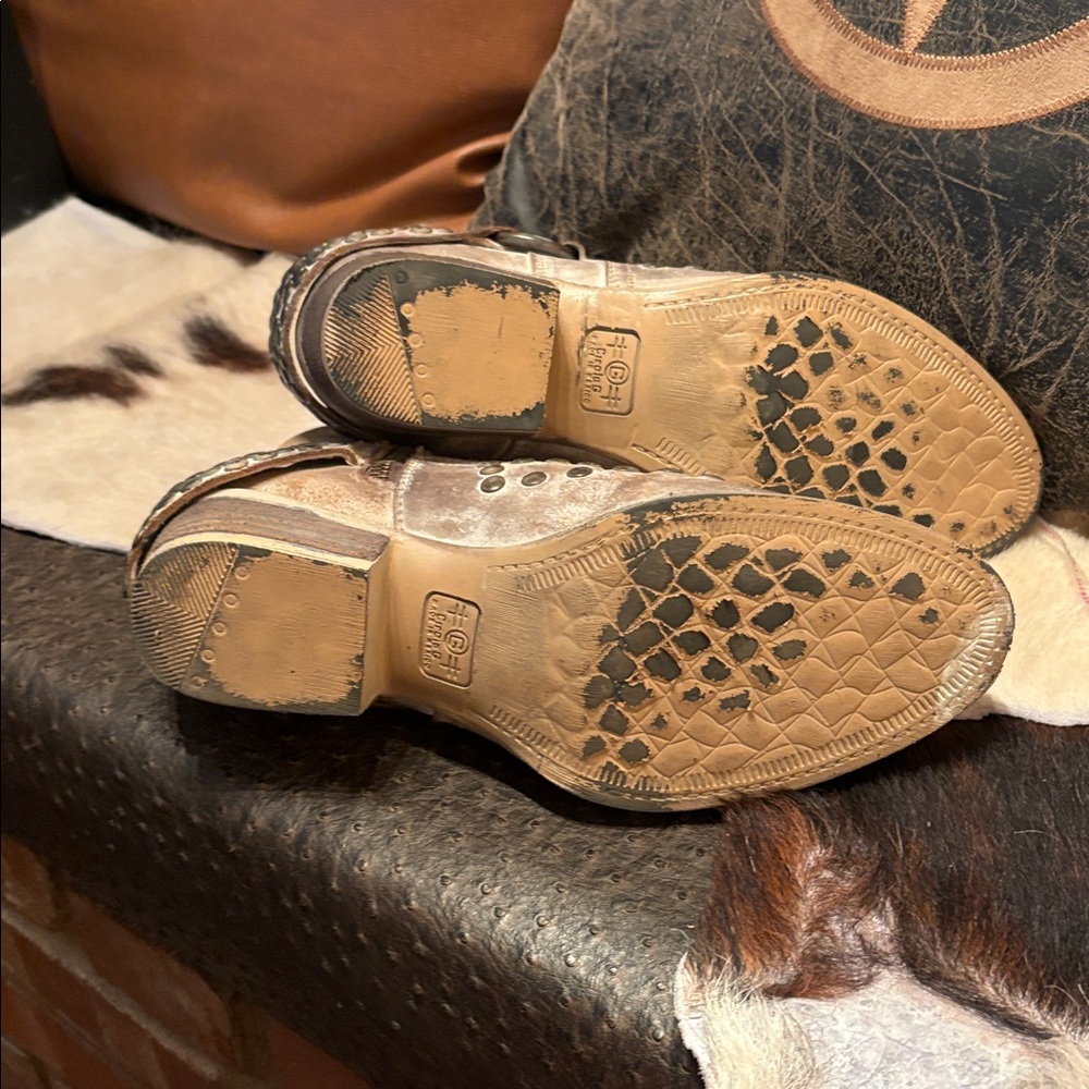 CIRCLE G WOMEN'S HARNESS & STUDS BOOTIES - ROUND TOE - Picture 10 of 14